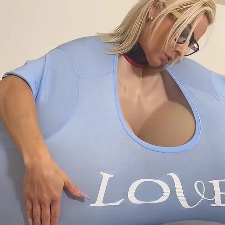 Isıtılmış battaniye göğüslerimin en büyük büyümesine neden oluyor! Sıcak bir battaniyenin göğüsleri büyütebileceğini kim bilirdi?