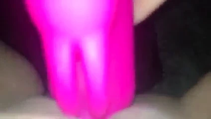 Kız tavşanı (dildo) ile bir solo kaydeder