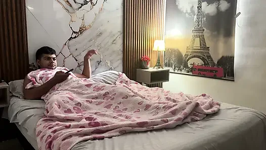 Вы возражаете, если я останусь? Я жестко трахаюсь с моей возбужденной латинской сводной сестрой после того, как я попросил меня провести ночь в моей комнате