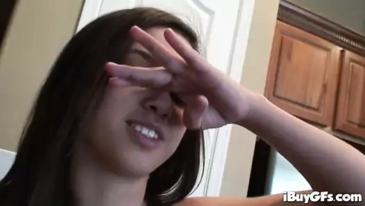 top emme genç sürtük çuval sakız çiğniyor