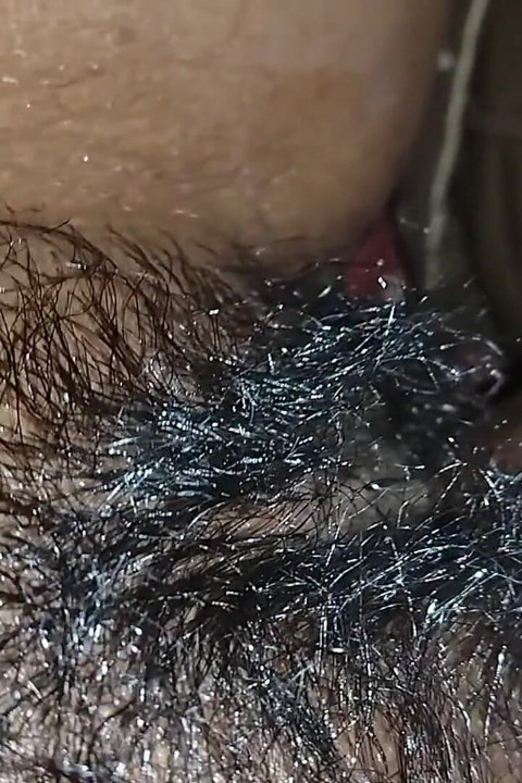 Desi Bhabhi'nin poposu Bhabhi'nin evine vurdu