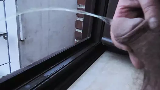 Geceleri pencereden işeme beni