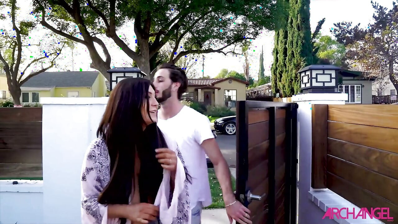 Jojo Kiss porno yıldızı gibi hissetmek için yalvarıyor