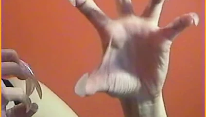 Keskin pençeler uzun tırnaklar artemida