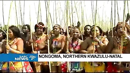 Yüzlerce üstsüz memeyle sadece normal Afrika haberleri