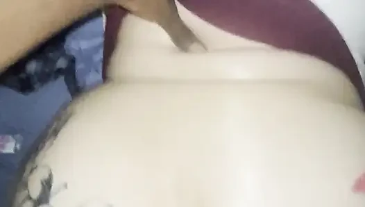 Arkadan büyük siyah yarağı almak beni boşaltıyor