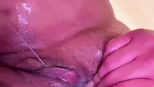 Amcığımla oynamak tatil neşesi getiriyor