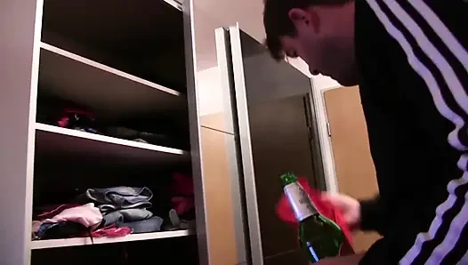 Dölle kaplı büyük memeli mükemmel Fransız bebek