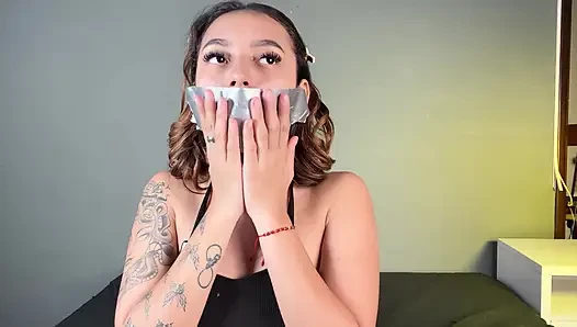 Kare Dudaklar iş başında