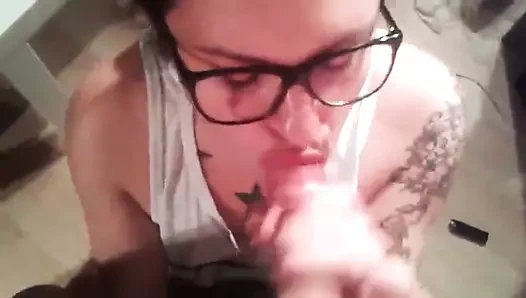 Tatted sürtük vuruş ve berbat horoz için bir yüz 2