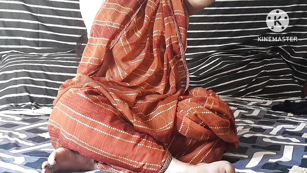 Bütün kıyafetleri çıkardım ve şeyimi gösterdim.