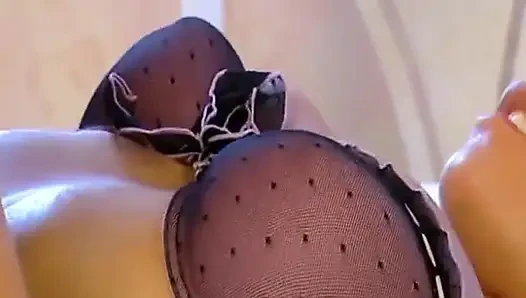 Esmer Hatun Yağlanıyor Ve Çıplak Masaj Yapıyor