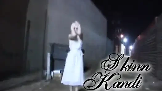 Skinn Kandi: Charlotte Stokely'nin yer aldığı sahne 1