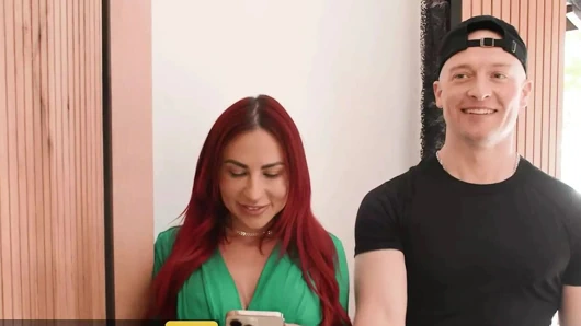 Sarah, tek gecelik standını yanlışlıkla akşam yemeği için davet ediyor ve sonunda sikiştikten kısa bir süre sonra - brazzers