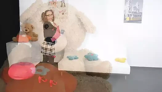 Bir inek olarak başladı... bir sürtük olarak bitirdi