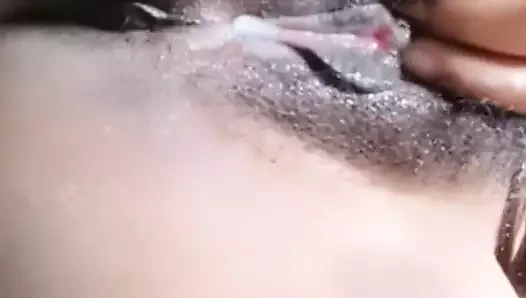 Tek başıma sikişiyorum