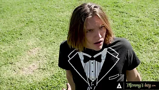 Annenin oğlu - büyük memeli ateşli bebek Payton Preslee ıslak amının derinliklerine bir yarak alıyor