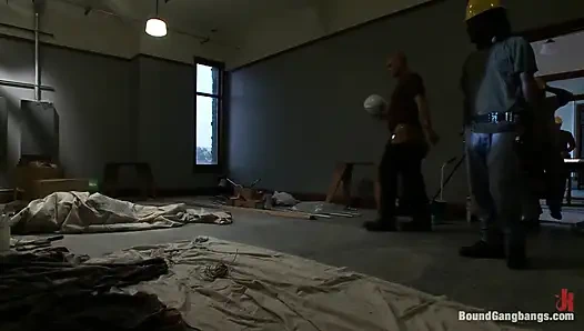 Ateşli kızıl saçlı cici rhodes sert yarak ve inşaat aletleri tarafından sikiliyor