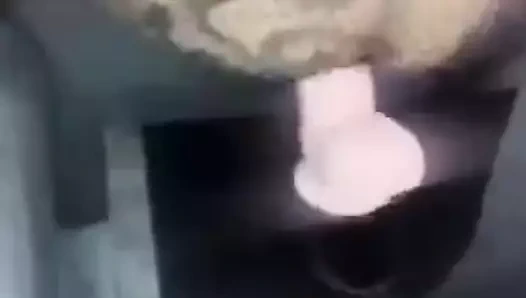 Nepalli evli kadın kocası için dildoyla mastürbasyon yapıyor.