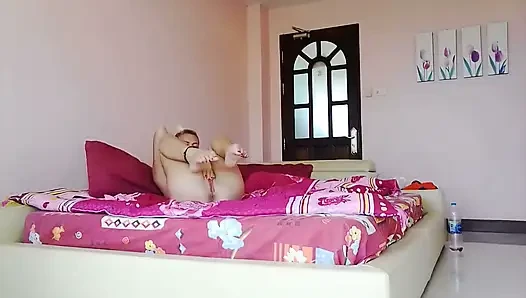 Amcığımı parmaklıyorum