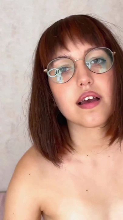 Velma sapığı yakalıyor ve yüze boşalmaya kadar vahşi seksle cezalandırıyor | Klip 1
