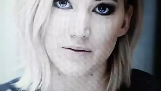 Jennifer Lawrence boşalıyor #1