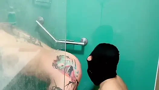 Altın duş alma ve verme artı sikiş