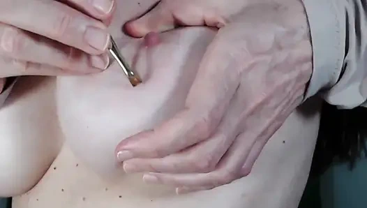 Meme uçları fetişi dondurma bal kıskaçları ve cımbız