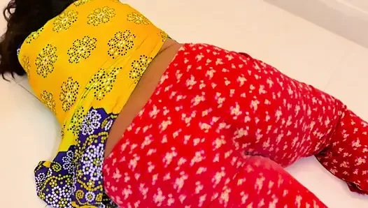 Hintli ateşli orta yaşlı seksi üvey anne üvey oğlu tarafından sikiliyor - büyük göt sikişi ve arkadan sikişiyor - büyük döl