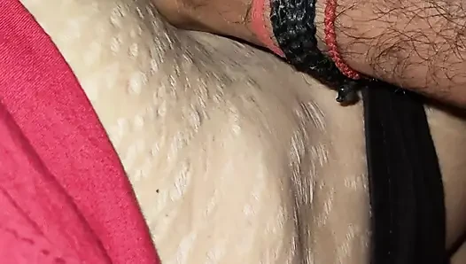 Tam tatmin ateşli Hintli ev hanımı kocası