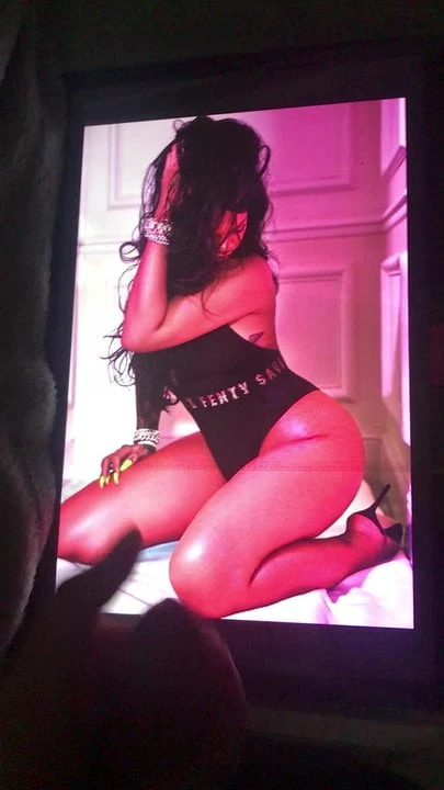 Rihanna savage x fenty döl haraç