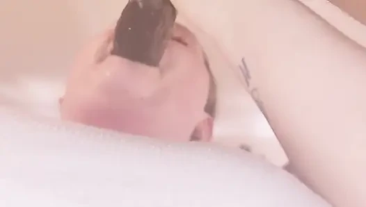 Amatör iri güzel kadın ıslak sakso ve boşalma