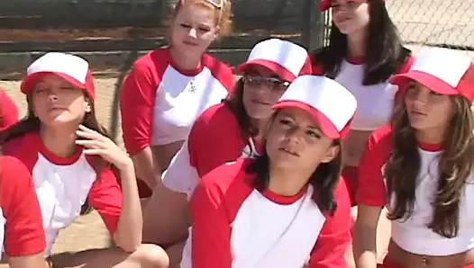 Lezbiyen sikme alem at the havuz