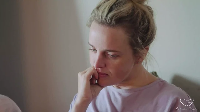 Большую задницу трахнули и кончили спермой! Charlie Forde и Nick подрачивает!