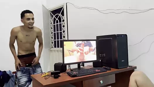 izlerken benim üvey kızkardeş mastürbasyon yapmak