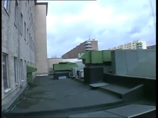 Pencereden muhteşem göğüslerini gösteriyor, ta ki o dayanamayacak kadar oluyor...