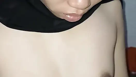 Asyalı 18 yaşındaki bir baştalı kızın cazibesi