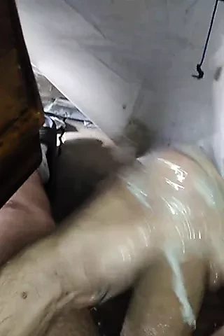 Büyük yarak fışkırtarak boşalma