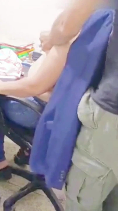 Обязательный для просмотра момент из "Я, наконец, получил мою коллегу, чтобы трахнуть меня в моем офисе, часть 2"