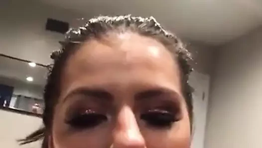 Güzel porno bebek emme the lollipop