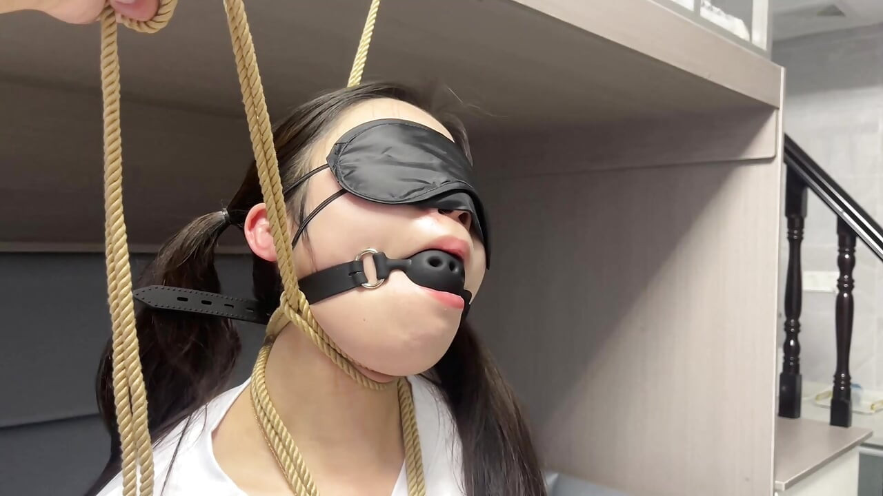 Seksi kız arkadaşımı eğitiyor ve aşağılıyorum 03