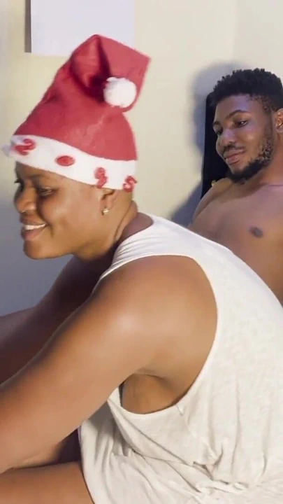 Xmas arifesinde üçlü seks | Klip 1