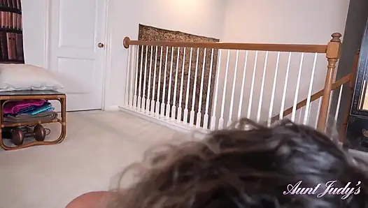 Auntjudys - olgun üvey annen Tia sana tabu sakso çekiyor