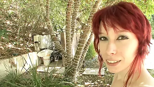 Taze amcık Zoey Nixon kahverengi saçlı bir sürtük içinde sikiliyor