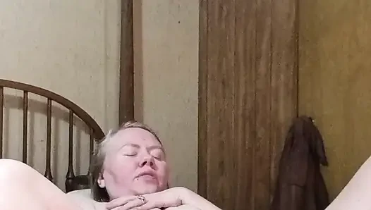 Azgın orta yaşlı seksi kadın telefonda