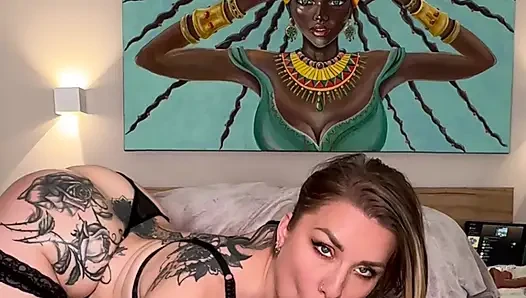 Camsoda'daki yayın ıslak bir orgazmla sona erdi. Suyla doldu.
