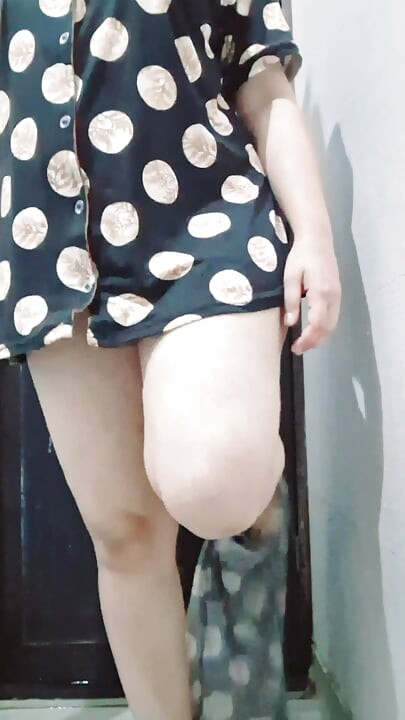 Indian desi cousin caught while bathing, hot indian girl