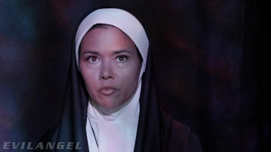 Rahip ve rahibeler şeytanı ele geçirilmiş sürtükten sikiyor