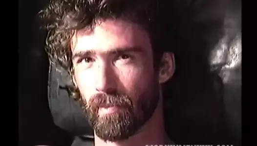 Olgun adam uçurum gerizekalı kapalı