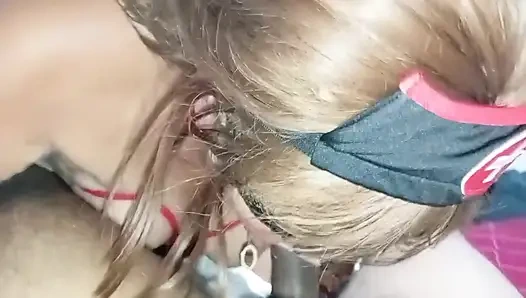 60 yaşındaki olgun hemşire iyi bir sakso çekiyor